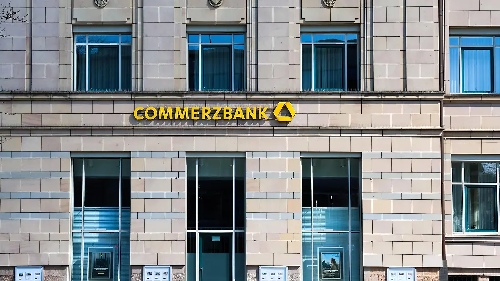 Commerzbank lehnt Unicredit-Angebot ab und sieht erhebliche Risiken