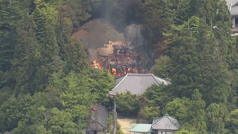 Tempel mit Jahrhundertealtem Feuer zerstört