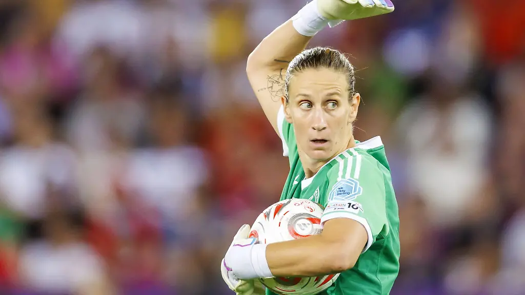 DFB-Frauen können doch auf Torhüterin Berger setzen
