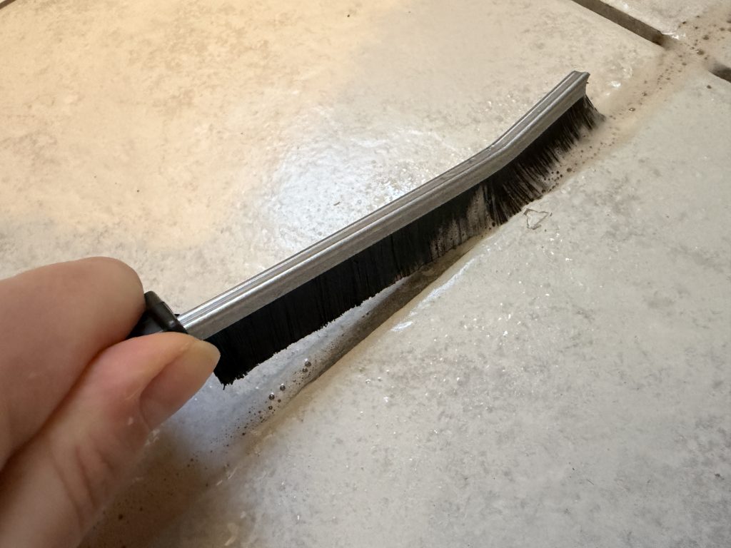 Test der Eckenreinigungsbürste von Valhaus