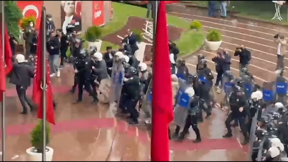 Türkische Polizei stürmt CHP-Zentrale in Ankara