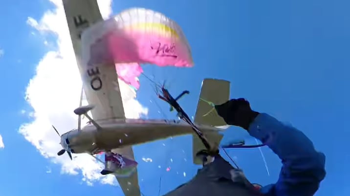 Paragliderin überlebt Zusammenstoß mit Cessna unverletzt