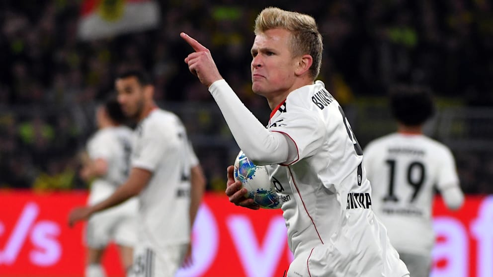 Interner Eklat bei Eintracht Frankfurt: Spannungen zwischen Burkardt und Riera