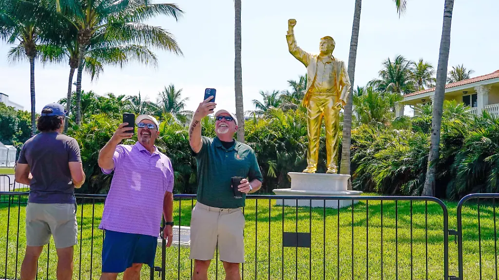 US-Pastor verteidigt Segnung der Gold-Statue von Trump