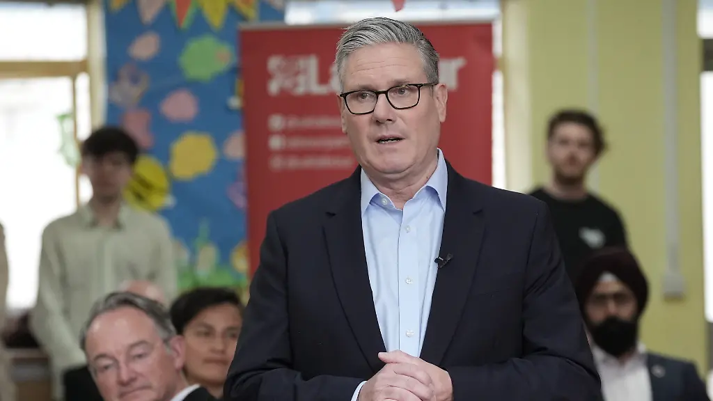 Starmer trotz Wahldebakel entschlossen im Amt zu bleiben
