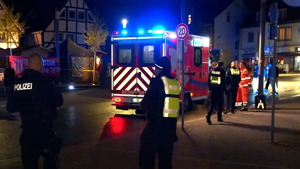 Jugendlicher auf Stadtfest in NRW bei Streit mit Messer verletzt