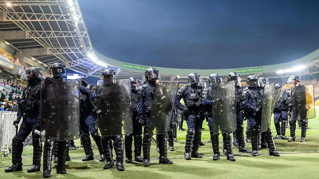 Platzsturm beim FC Nantes führt zu Spielabbruch
