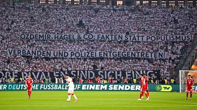 Proteste beim DFB-Pokalfinale: Fans unterbrechen das Spiel