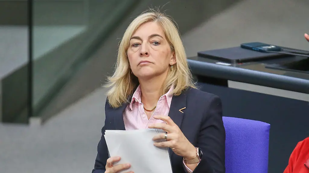 Pflegeversicherungsreform: Geplante Beitragserhöhungen für Kinderlose