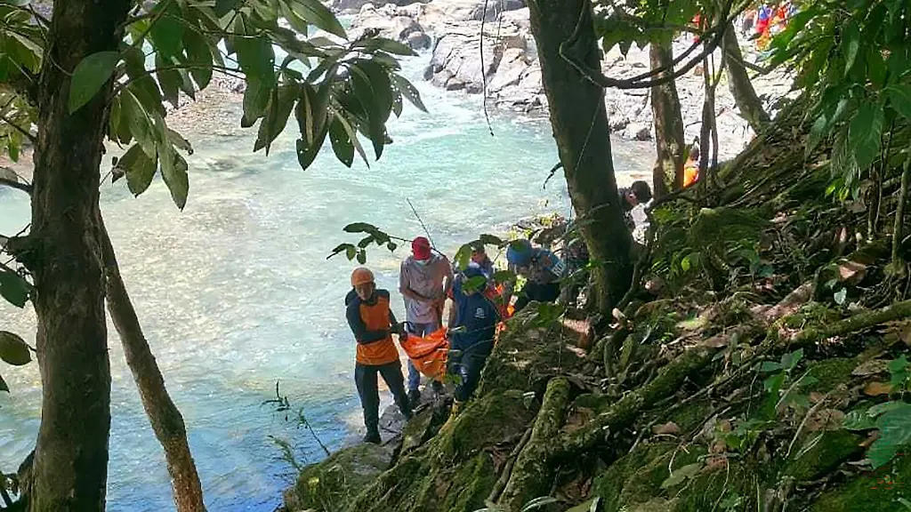 Nach Brückeneinsturz: Untersuchung und Kritik in Indonesien