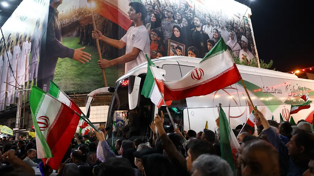 Iranische Fußball-Nationalmannschaft als Kriegshelden und Widerstandskämpfer vor der WM