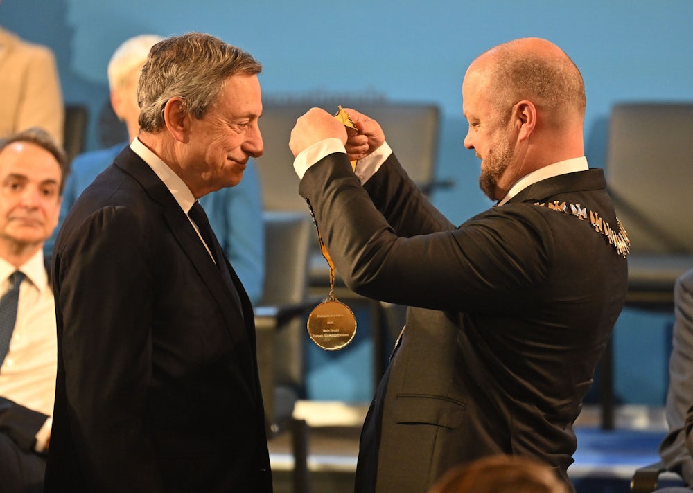 Mario Draghi mit Karlspreis für EU-Verdienste ausgezeichnet