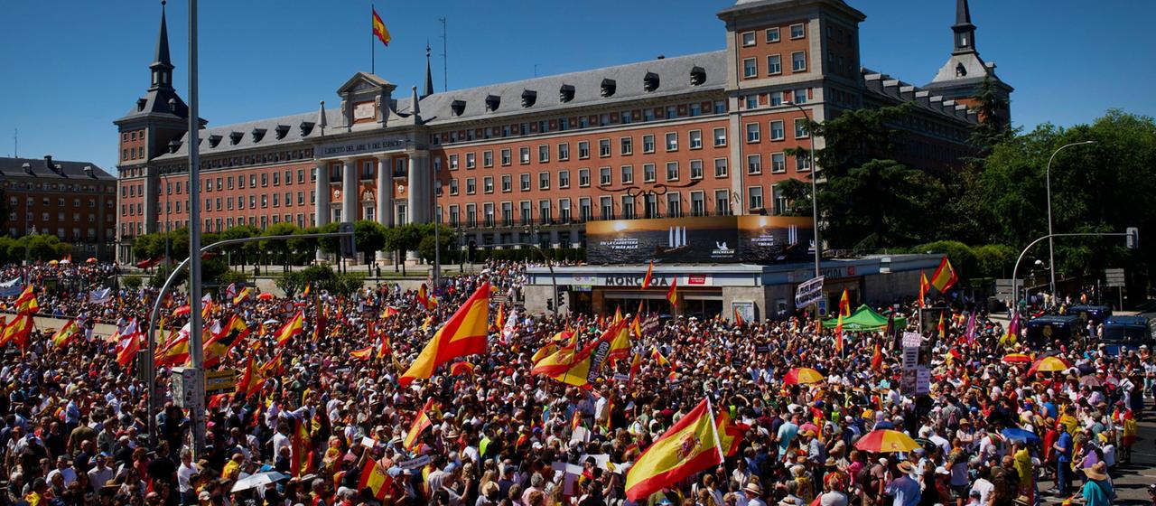 Proteste gegen Regierungschef Sánchez in Madrid