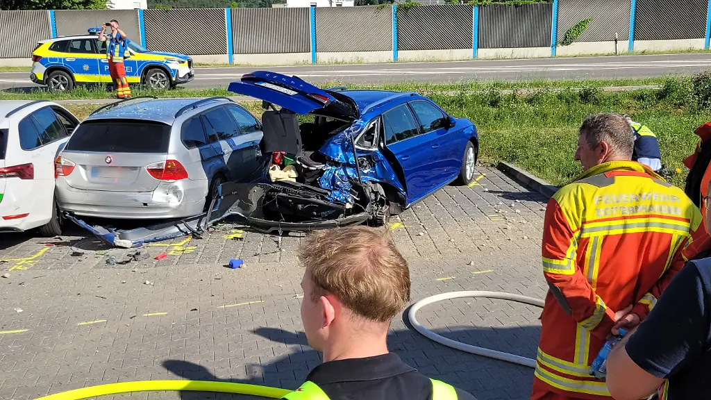 Schwerer Unfall auf Supermarktparkplatz