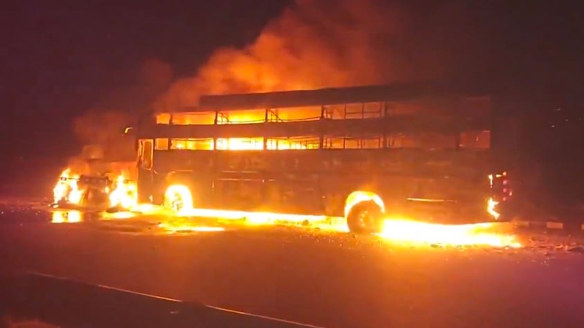 Verkehrsunfall mit Doppeldecker-Bus in Indien