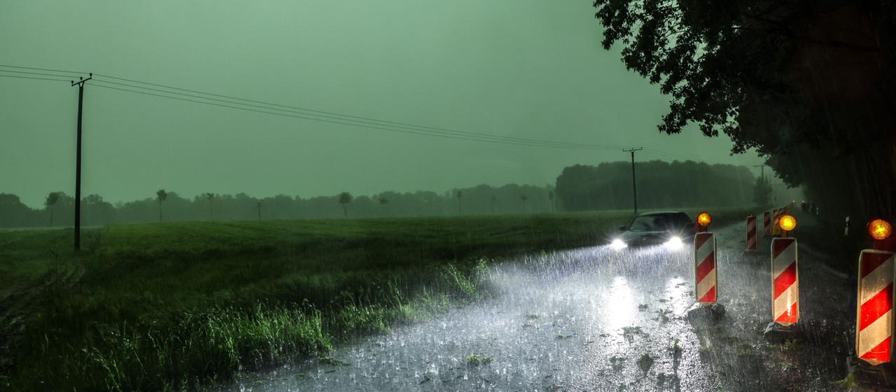 Unwetter im Norden und Westen Deutschlands führen zu zahlreichen Feuerwehreinsätzen