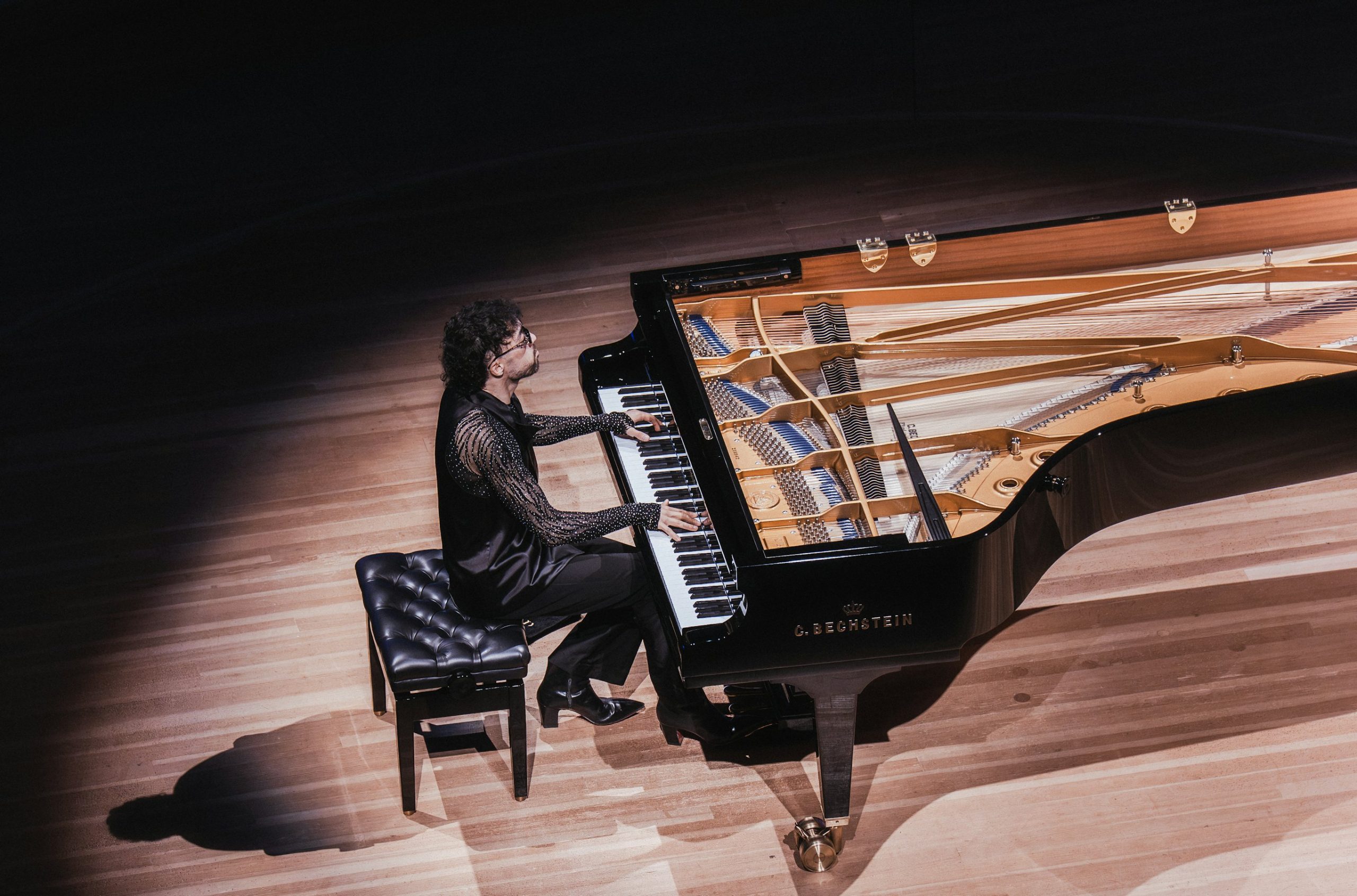 Der innovative Pianist Sofiane Pamart und seine außergewöhnlichen Auftritte