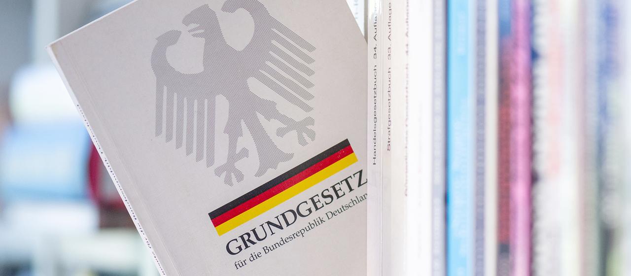 77 Jahre Grundgesetz: Von der Entstehung bis zur Wiedervereinigung