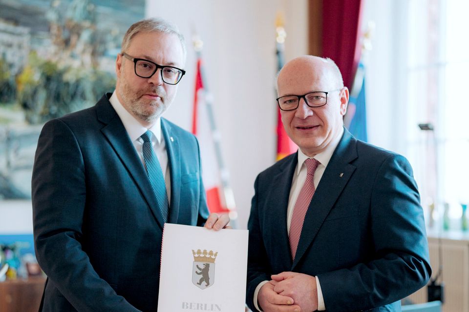 Staatssekretär Hundt unter Druck: Entlassung trotz Rücktrittsverzicht