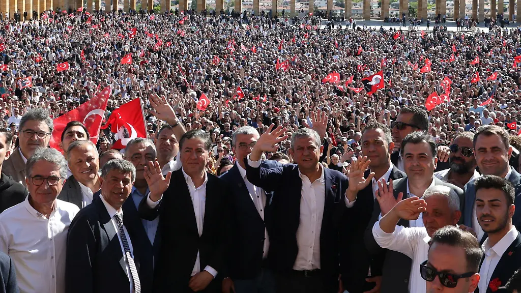 Oppositionsführer erhebt schwere Vorwürfe gegen Erdogan nach Absetzung
