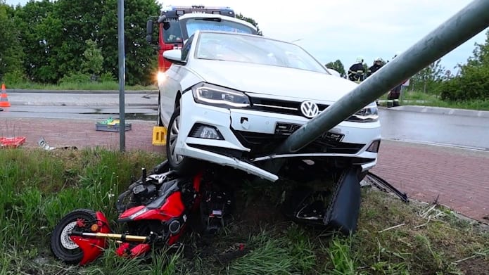 Schwerer Unfall in Brandenburg: Fahrlehrer erfasst Fahrschüler auf Motorrad