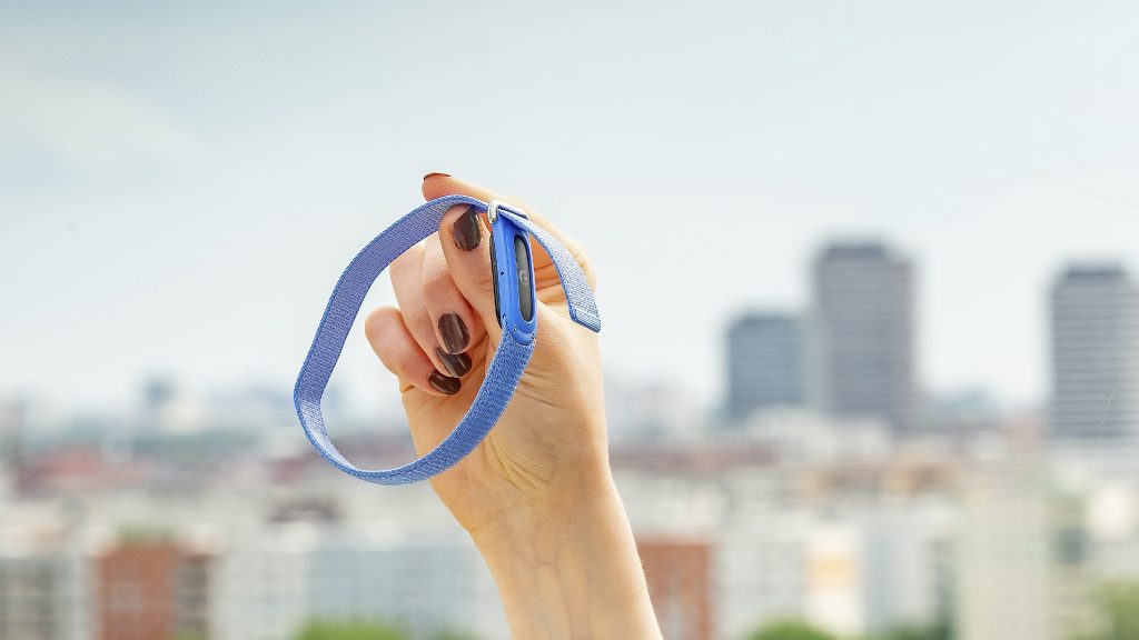 Fitbit Air: Erster displayloser Fitnesstracker von Google