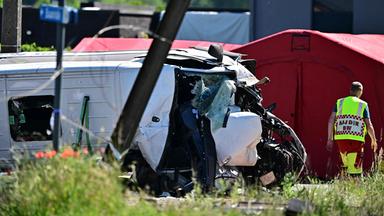 Tragisches Unglück: Schulbus und Zug kollidieren in Belgien