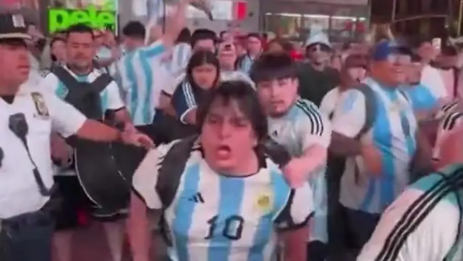 Gewaltsame Ausschreitungen zwischen Argentinien- und Algerien-Fans am Times Square