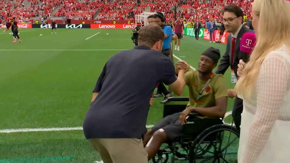 Besondere Begrüßung für Ismaël Koné im Stadion