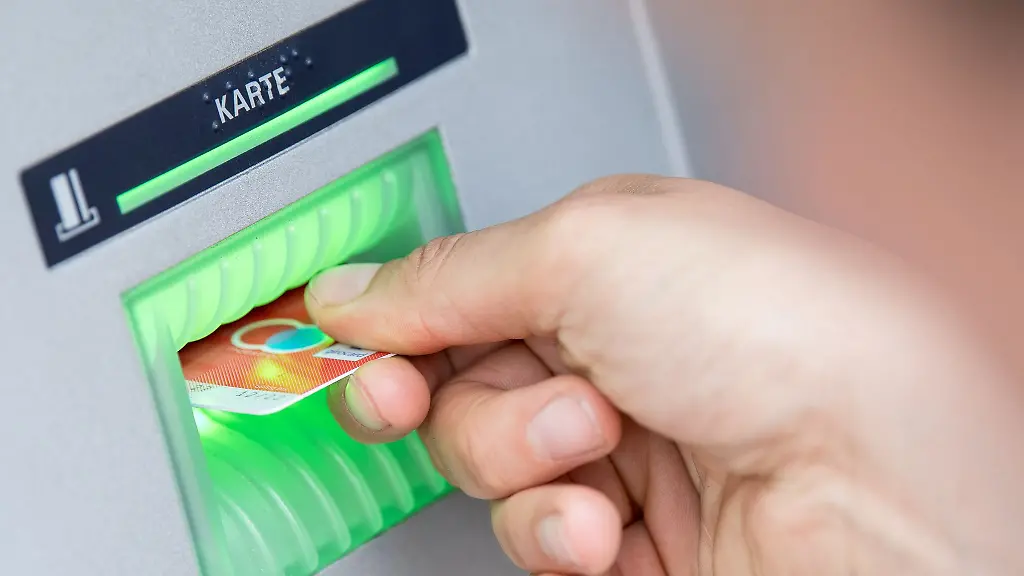 Viele Deutsche verpassen Renditechancen: Geld liegt ungenutzt auf Girokonten