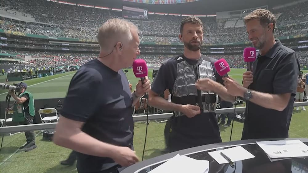 Jürgen Klopp amüsiert über Kühlweste von Thomas Müller