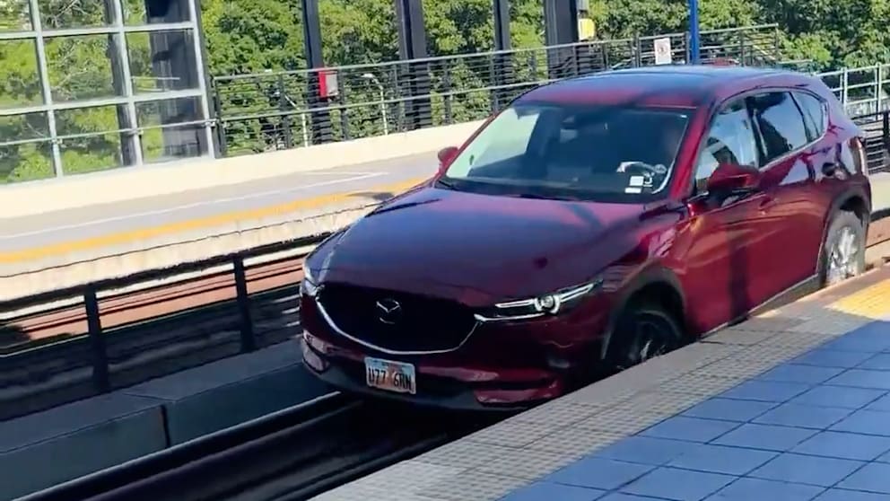 Navi führt Autofahrerin in den USA auf Bahngleise