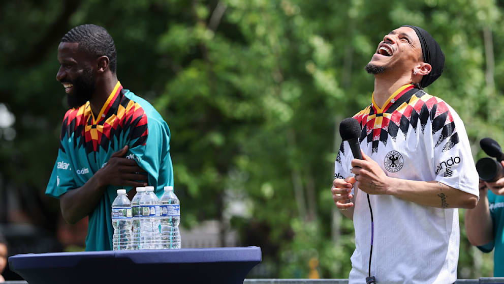 DFB-Spieler besuchen Schule in Chicago