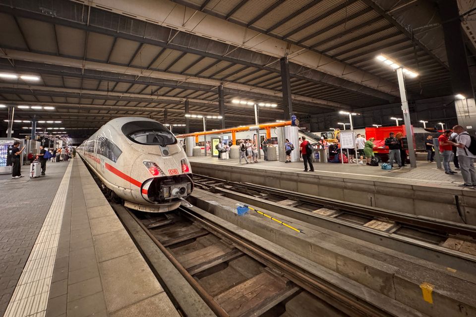 Störung bei der Deutschen Bahn: Zugverkehr schrittweise wieder angelaufen