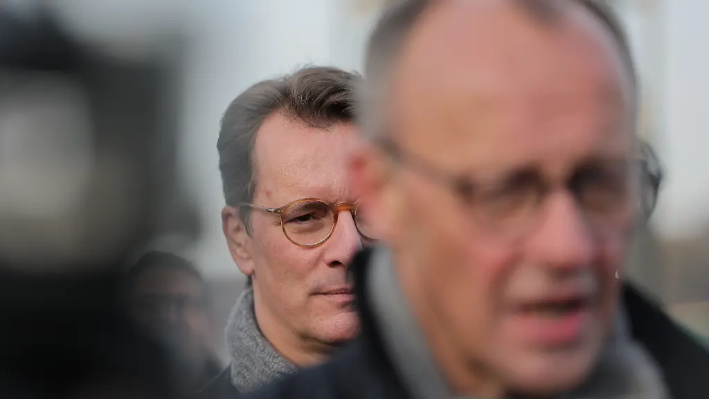 “Scheindebatte” um Kanzlerwechsel: Merz bleibt
