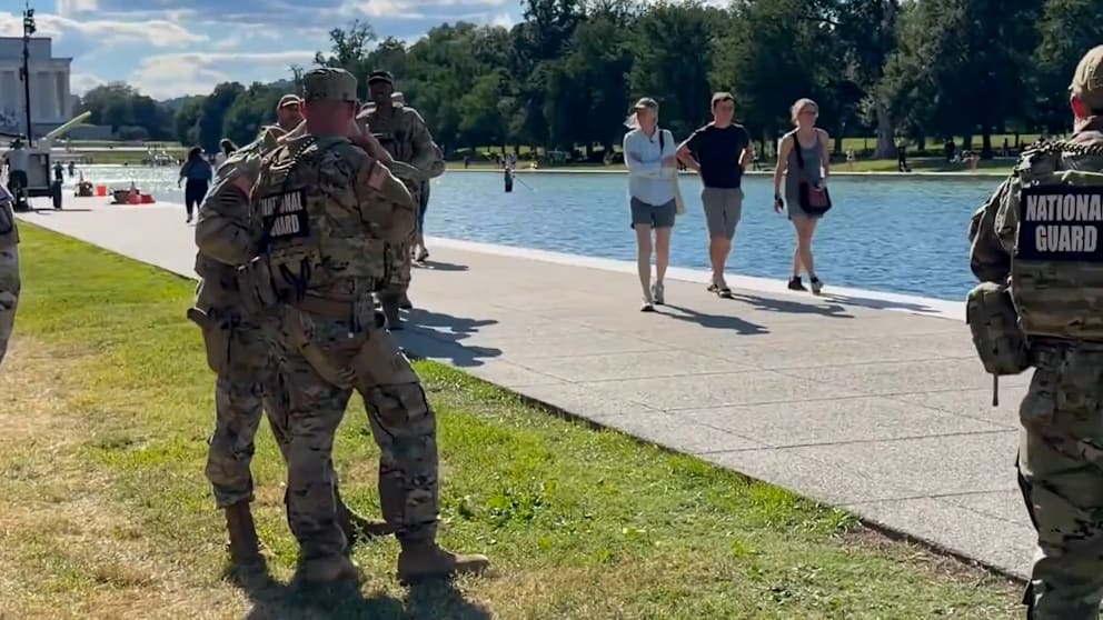 US-Präsident vermutet Verschwörung: Soldaten bewachen Trumps Prestige-Pool