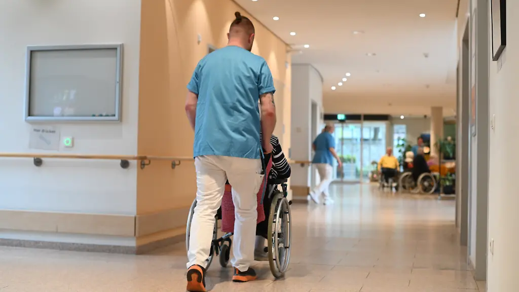 Debatte um Einkommensgrenze bei Heimkostenbeteiligung
