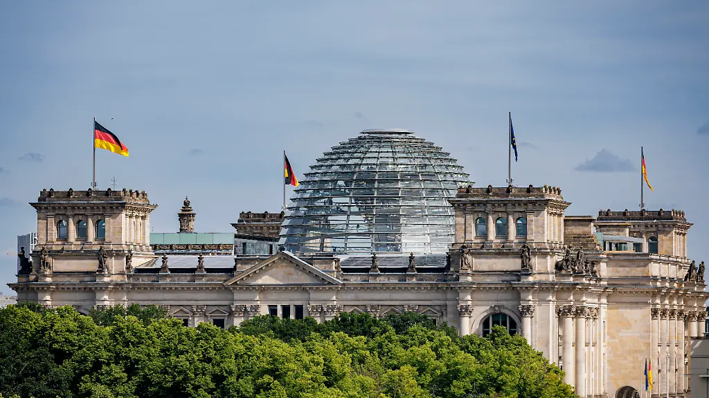 Versorgung von Parlamentariern: Kritik an Altersbezügen