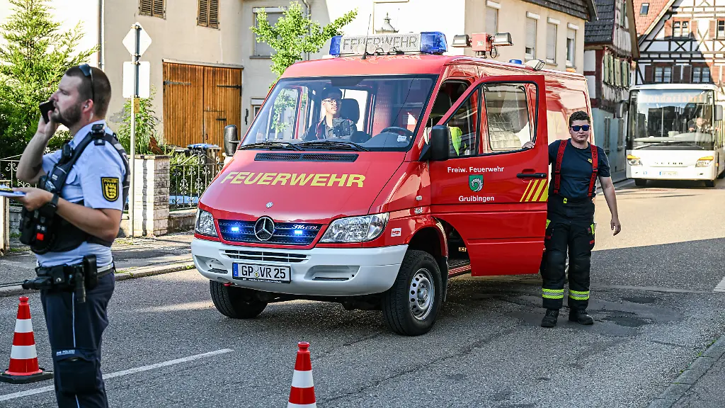 Gefahrgut-Unfall auf der A8: Evakuierungen wegen Explosions- und Waldbrandgefahr
