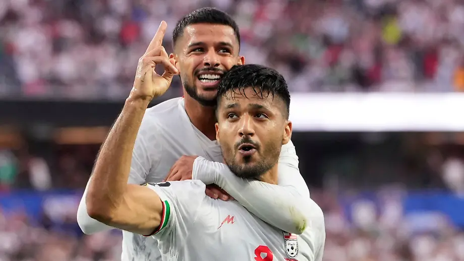 Iranische Fans Protestieren Während Der Fußball-WM