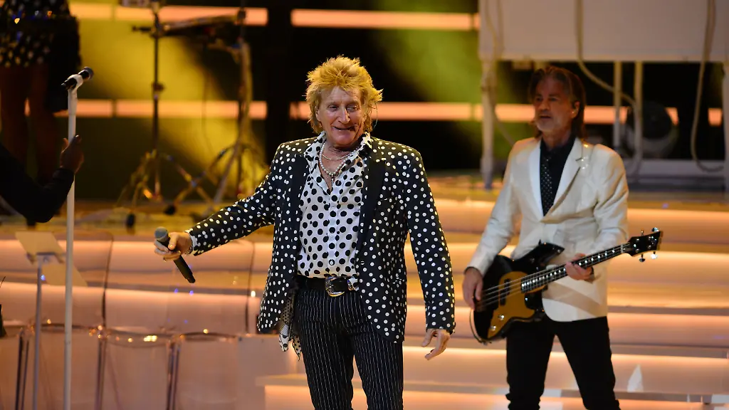 Rod Stewart benötigt Sauerstoffflasche bei Konzert