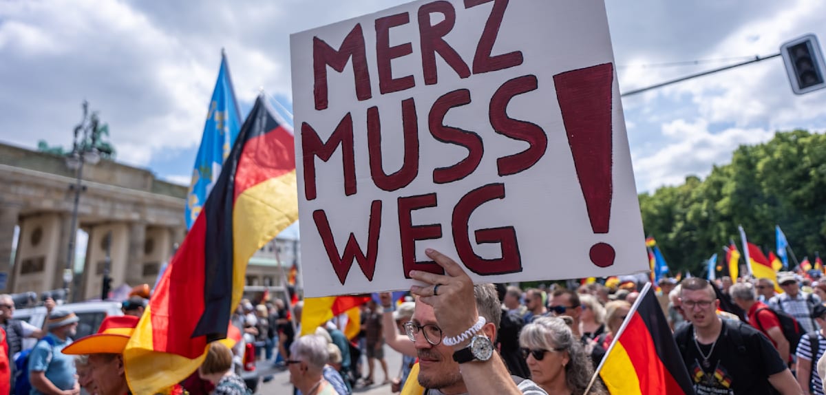 Tausende demonstrieren in Berlin gegen Bundesregierung