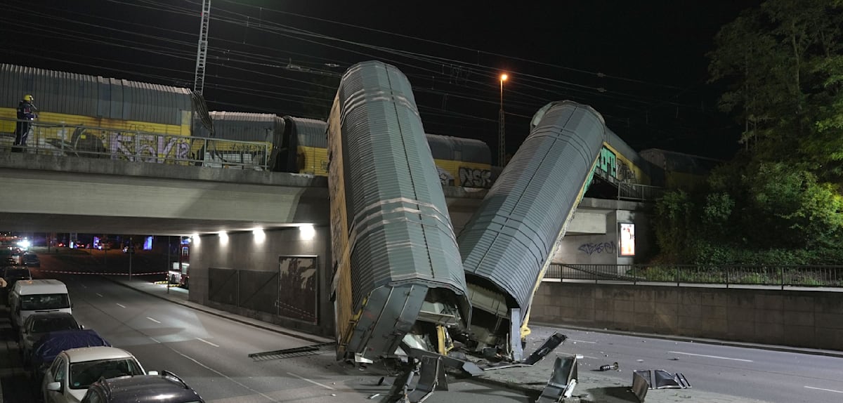 Güterzug stürzt von Brücke in München: Eine Person lebensgefährlich verletzt