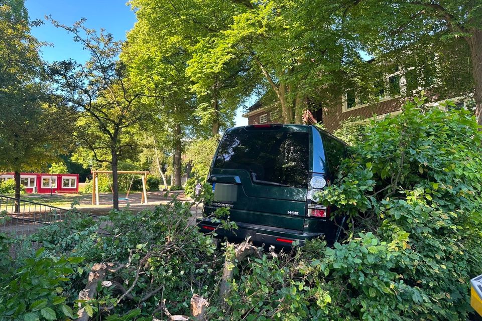 Verkehrsunfall vor Schule in Blankenese: Kinder verletzt