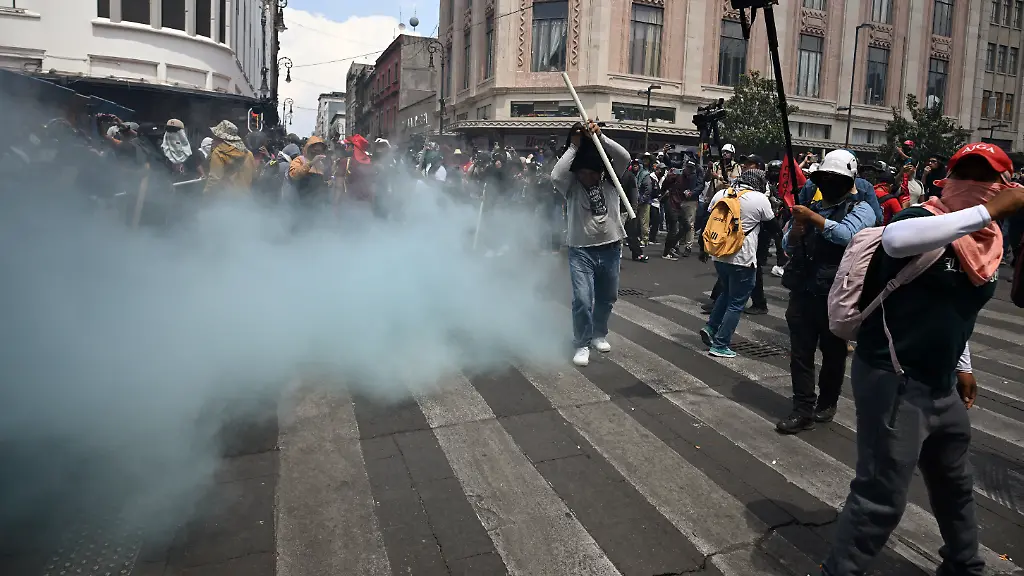 Zusammenstöße bei Lehrer-Demo in Mexiko