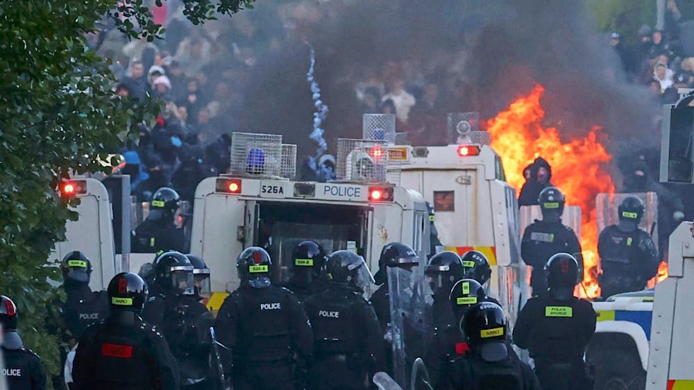 Erneut gewalttätige Proteste gegen Migranten in Belfast nach Messerangriff