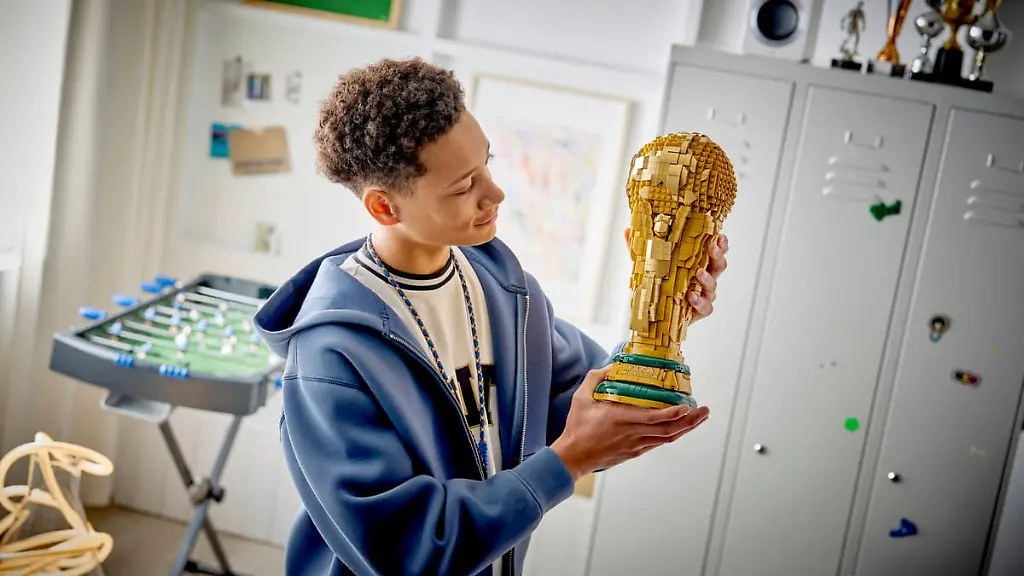 WM-Pokal aus Klemmbausteinen bei Amazon reduziert