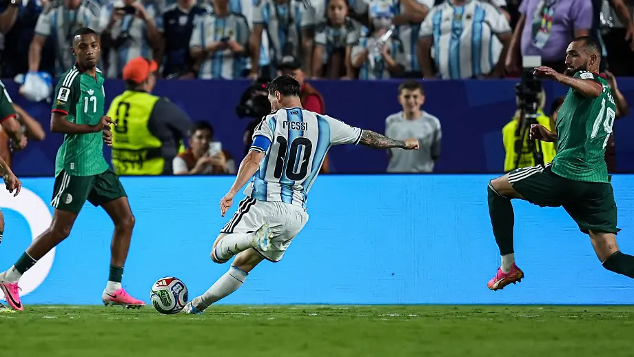 Messi gleicht Klose-Torrekord aus bei WM-Sieg gegen Algerien
