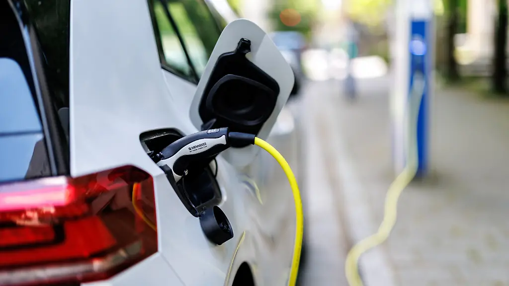 Staatliche Förderung steigert E-Auto-Verkäufe im Mai