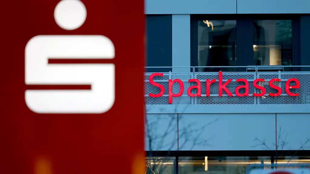 Sparkassen verlangen hohe Gebühren, bieten aber Mehrwert